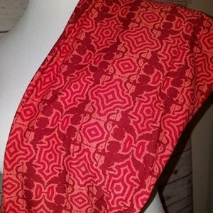LulaRoe Valentine Tall and Curvy Leggings
